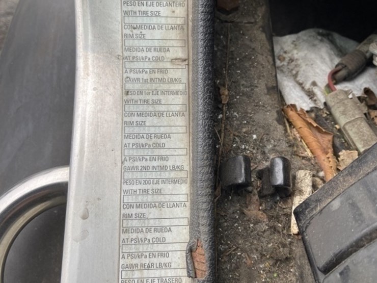 2014-peterbilt-320-image-12