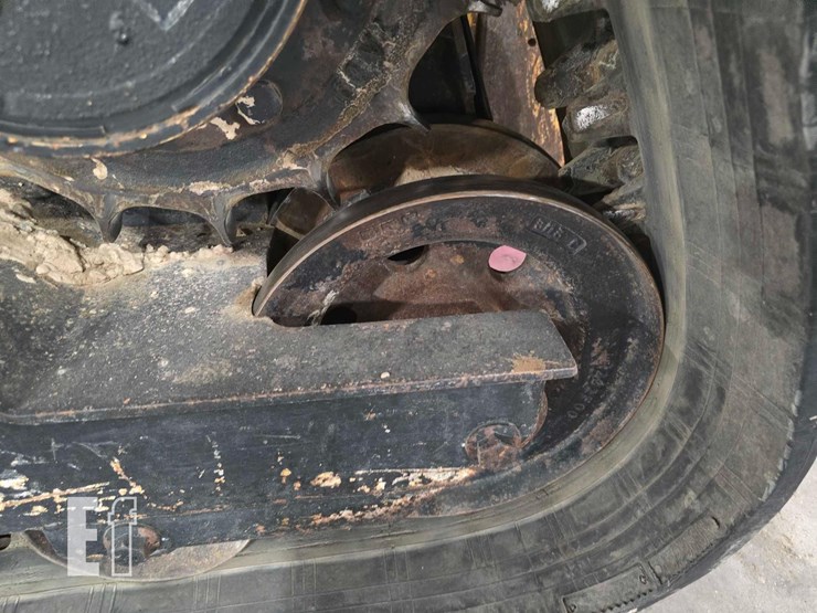 2014-deere-323e-image-23