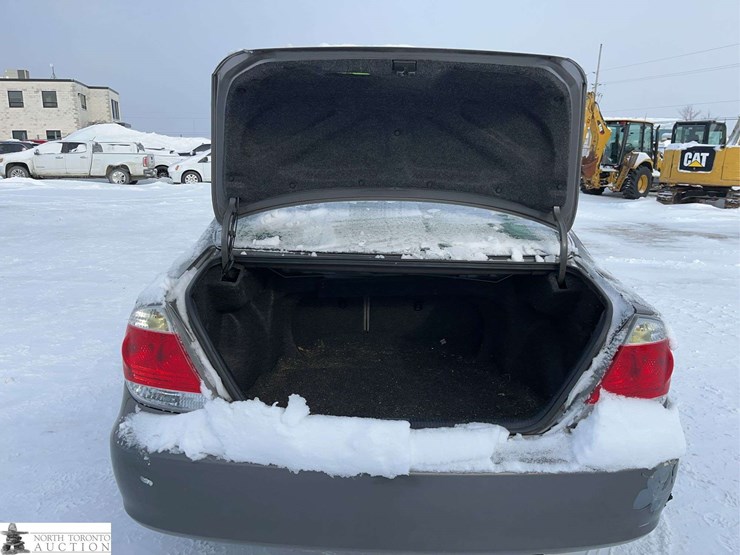 non-operable-2005-toyota-camry-4dr-sedan-image-30