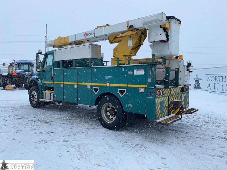 2011-freightliner-m2-106-image-4