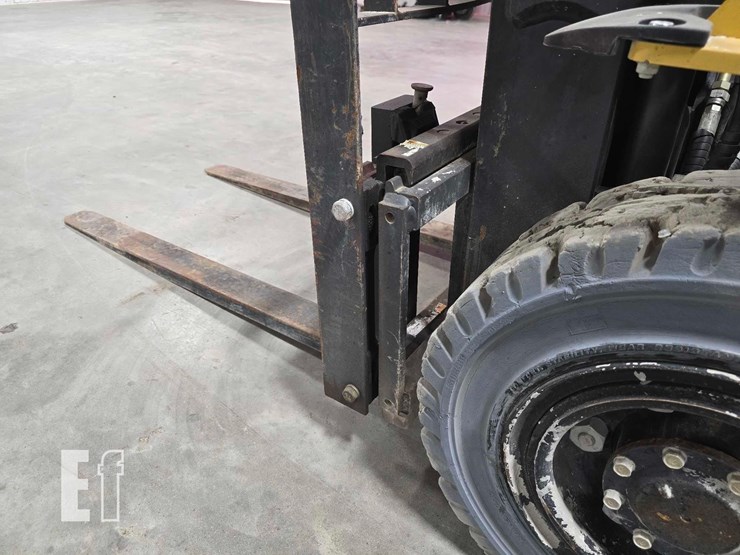 2021-caterpillar-gp25n-image-12