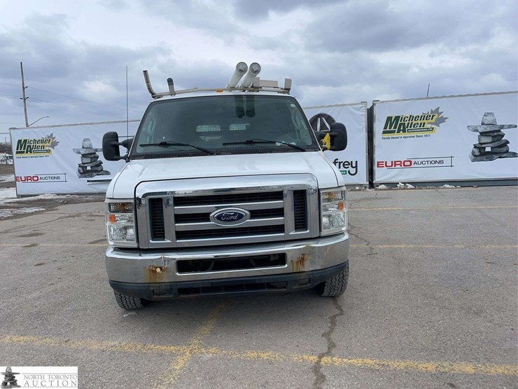 2010-ford-cargo-image-2