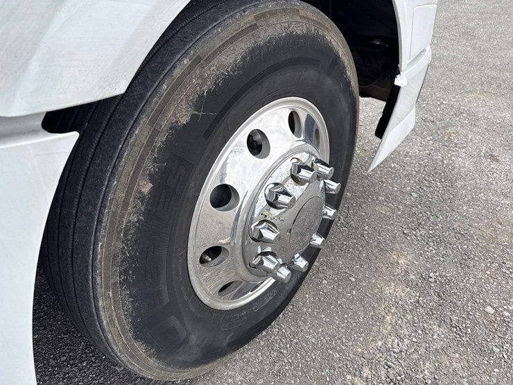 #31952-•-2010-volvo-vnl-tandem-axle-truck-tractor-image-26