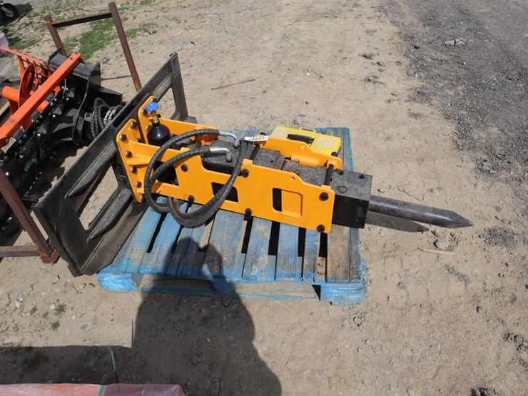 future-skid-steer-breaker-image-2