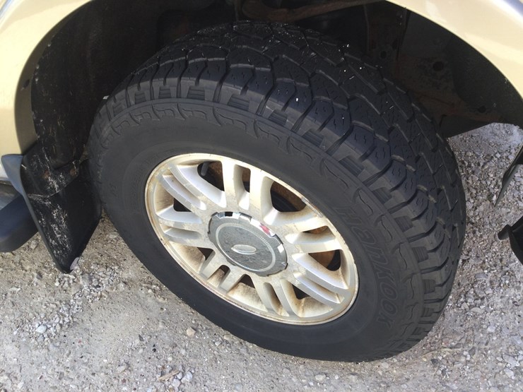 2011-ford-f150-lariat-image-16