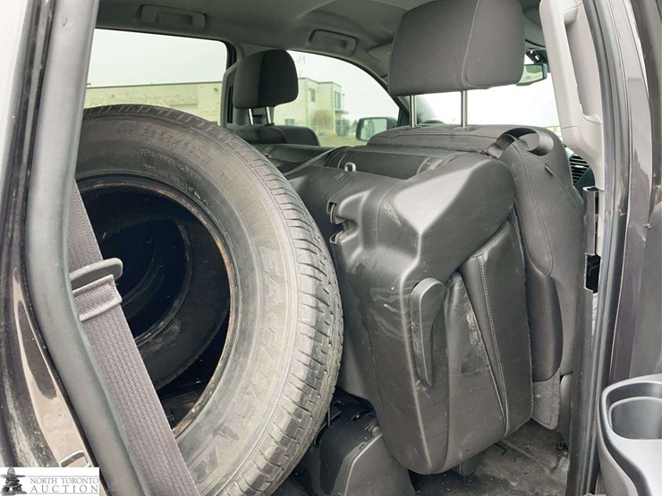 2015-chevrolet-tahoe-image-23