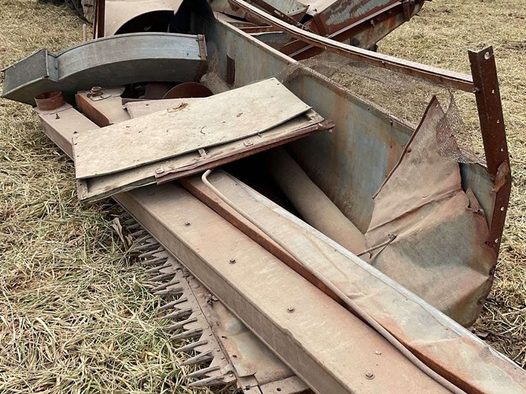 gleaner-fordson-mounted-combine-image-38