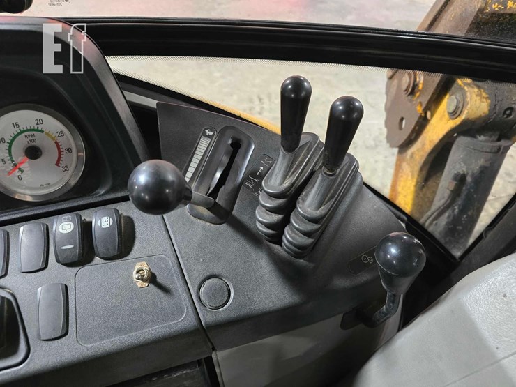 2006-caterpillar-420e-image-26