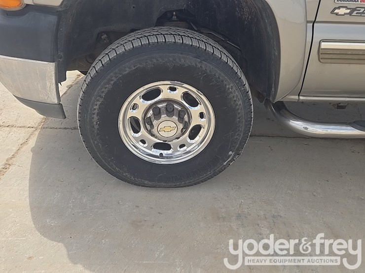 2002-chevrolet-silverado-2500hd-image-10