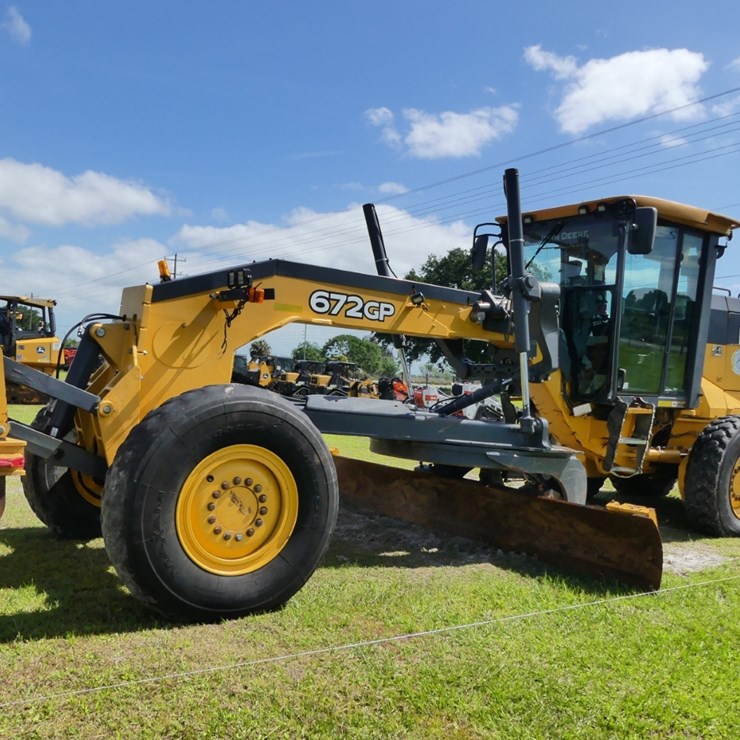 DEERE 672GP