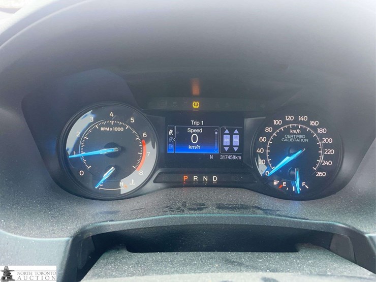 2016-ford-explorer-image-12