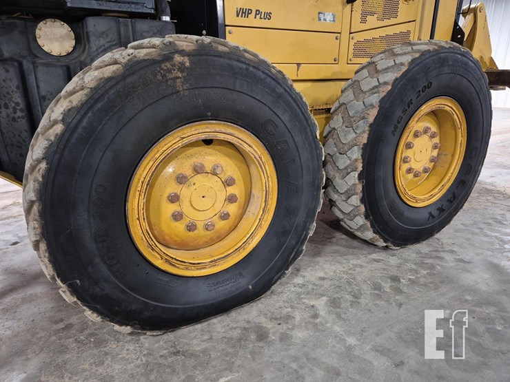 2009-caterpillar-120m-image-26