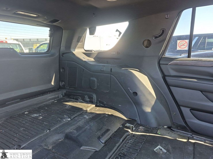 2021-chevrolet-tahoe-image-25