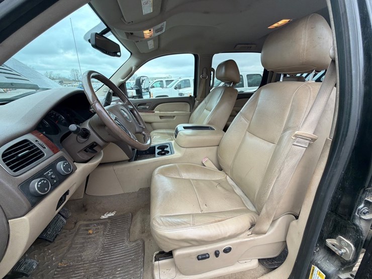 2013-gmc-3500hd-image-14