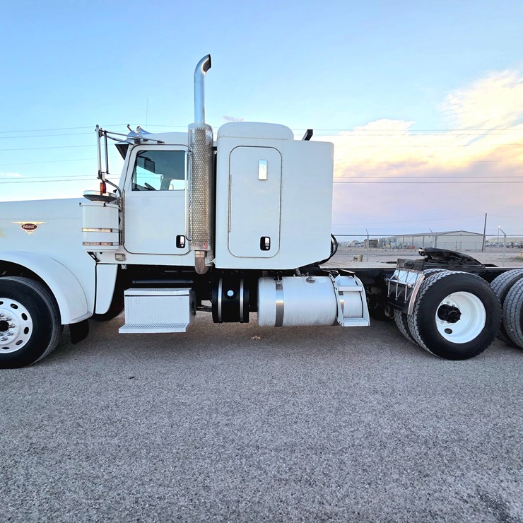 2012 PETERBILT 388