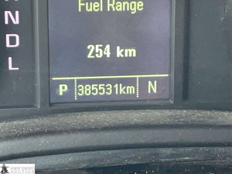 2017-chevrolet-tahoe-image-18