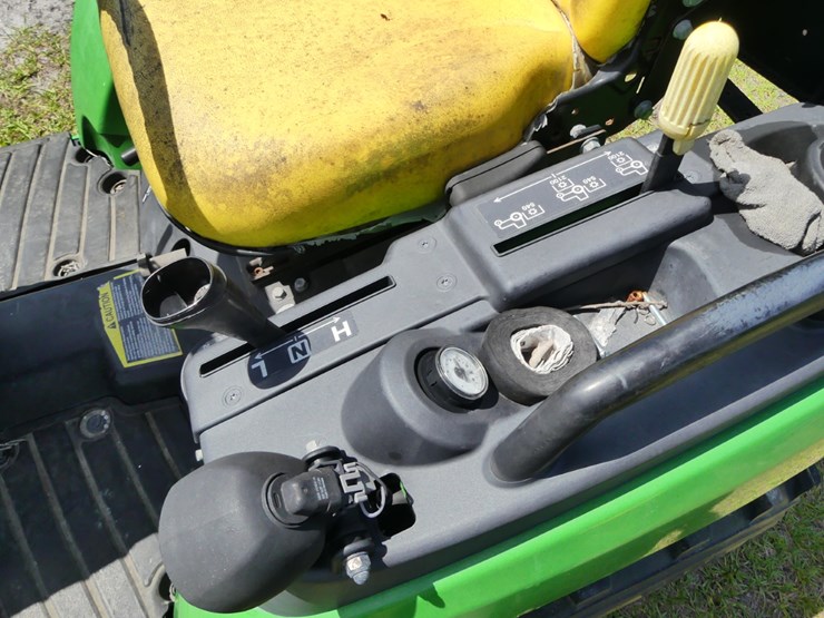 2025-john-deere-2025r-image-11