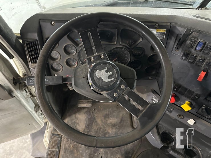 2010-mack-pinnacle-cxu613-image-15