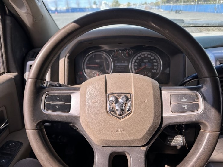 2010-dodge-ram-3500-image-25