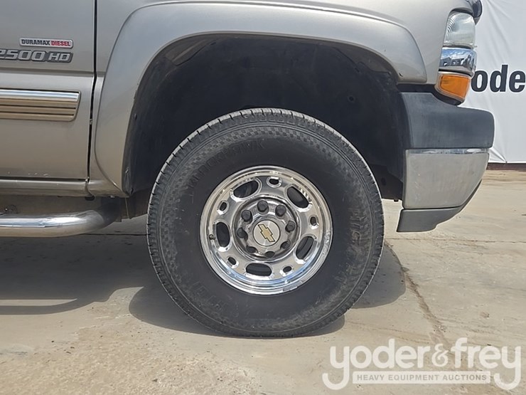 2002-chevrolet-silverado-2500hd-image-15