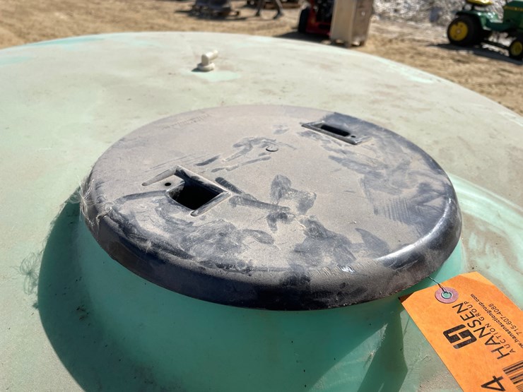 #3964-•-1,100-gallon-water-tank-image-6