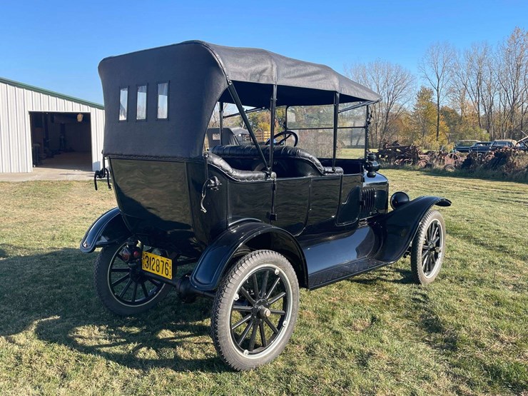 1917-model-t-touring-image-3