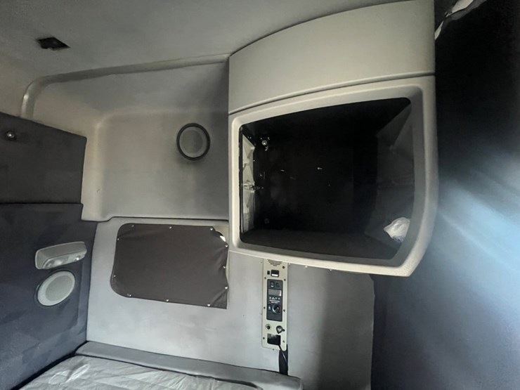 #31955-•-2012-volvo-vnl-tandem-axle-truck-tractor-image-34