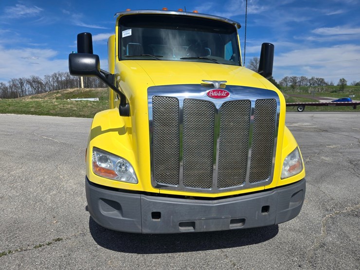 2017-peterbilt-579-image-22