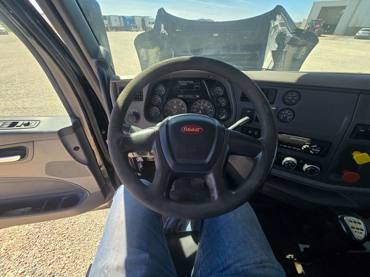 2016-peterbilt-579-image-59