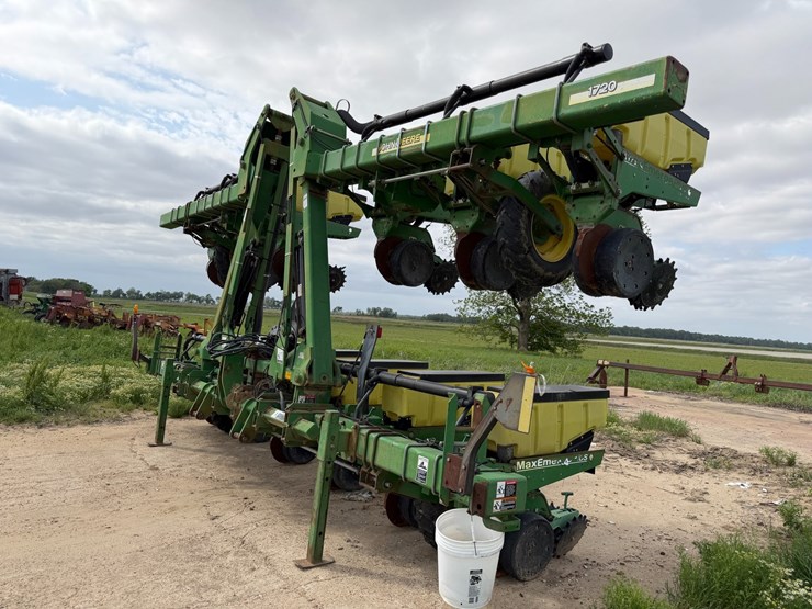 john-deere-1720-image-1