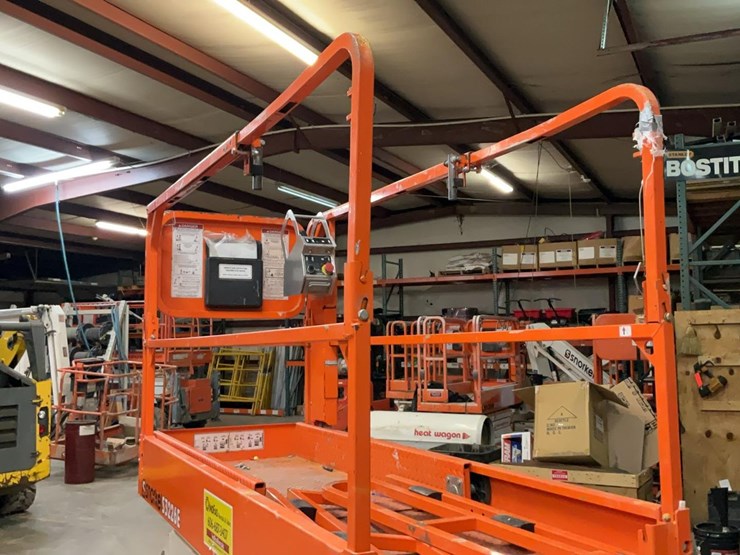 #403-•-2017-snorkel-26'-scissor-lift-image-14