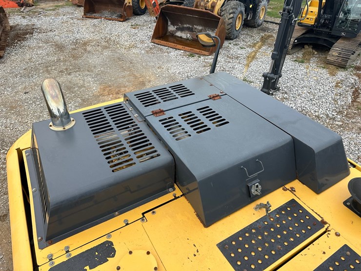 2013-deere-350g-lc-image-36