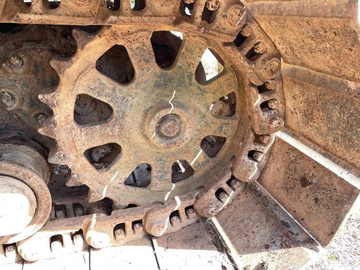 caterpillar-225-image-17