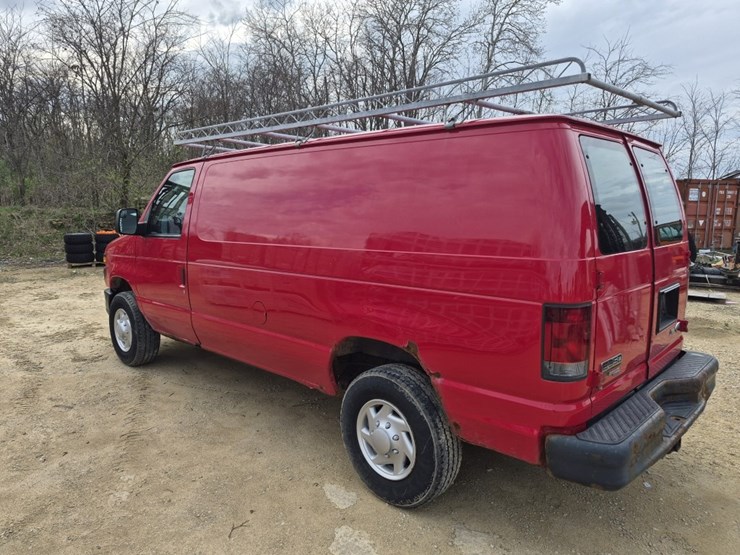 2011-ford-e350-image-8
