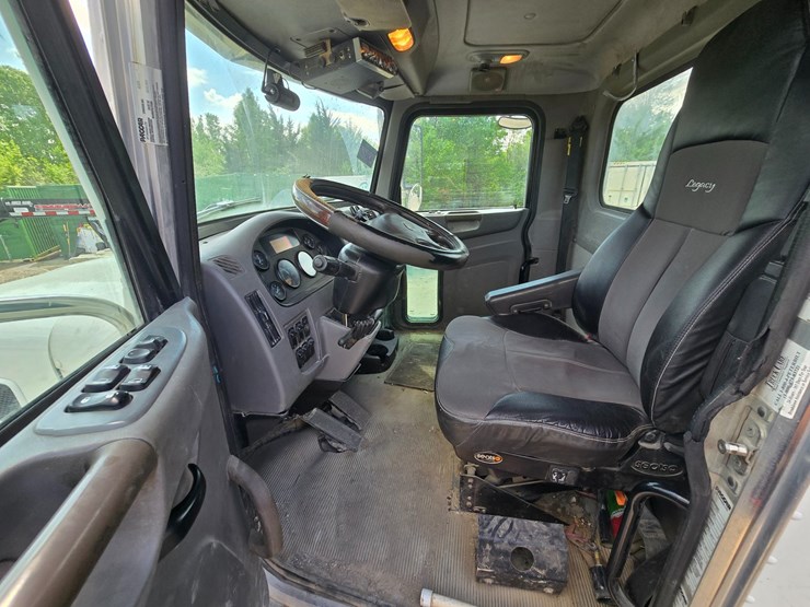 2017-peterbilt-348-image-102