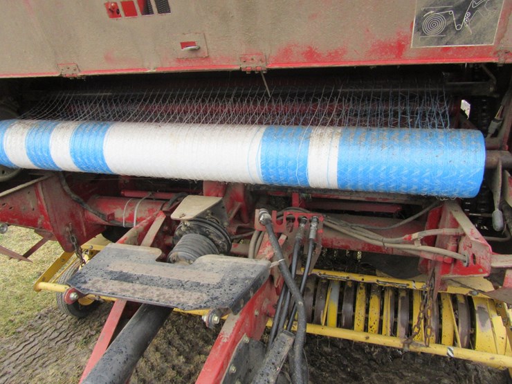 new-holland-br780-image-7