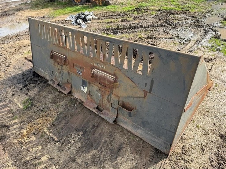 bobcat-8'-skidsteer-bucket-image-5