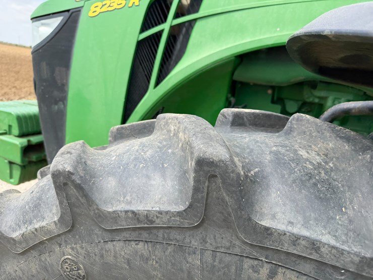 2012-john-deere-8235r-image-8