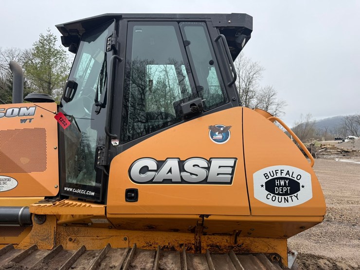 2016-case-1650m-image-46