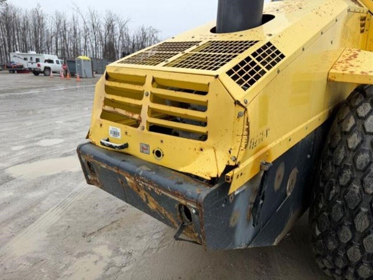 2011-bomag-bw211d-40-image-44