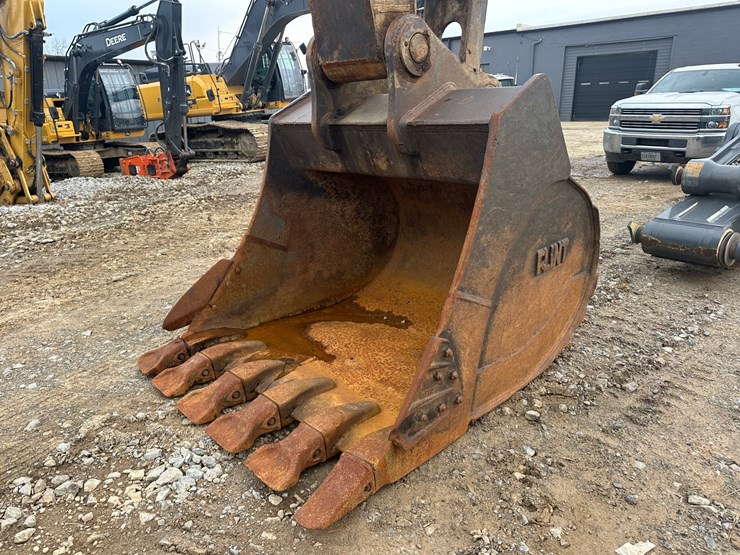 2013-deere-350g-lc-image-17