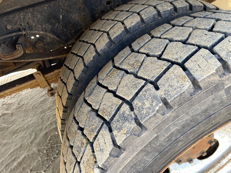 2011-ford-f550-image-103