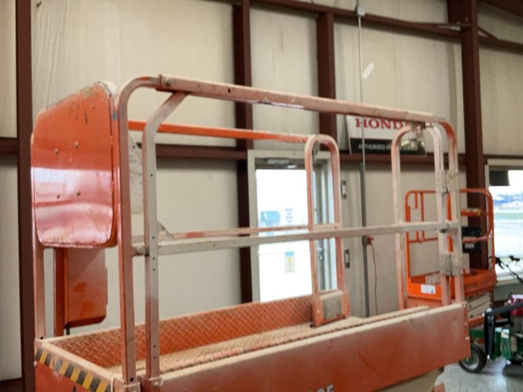 #411-•-2019-snorkel-19'-scissor-lift-image-18
