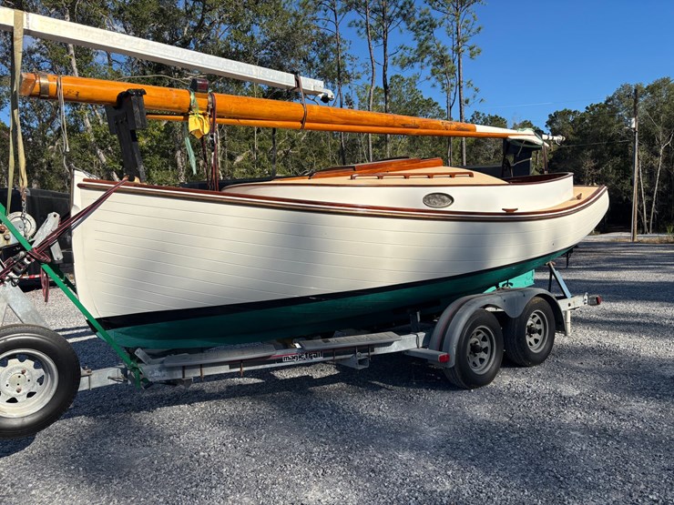 #9545-•-grimmalkin-–-18'-fenwick-williams-classic-wooden-catboat-w/-trailer-image-3