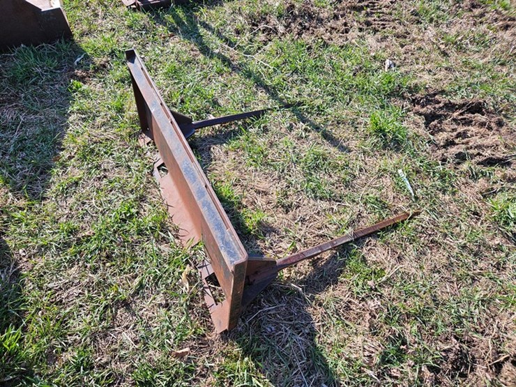 #553-•-dual-prong-bale-spear-image-3