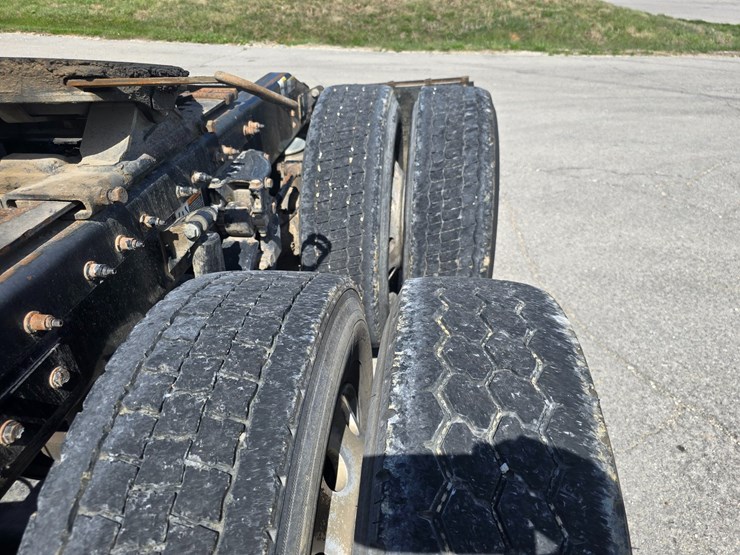 2017-peterbilt-579-image-60