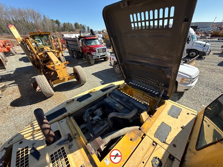 new-holland-eh160-image-31