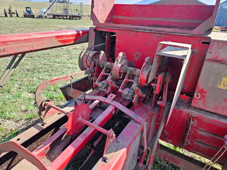 new-holland-315-image-24