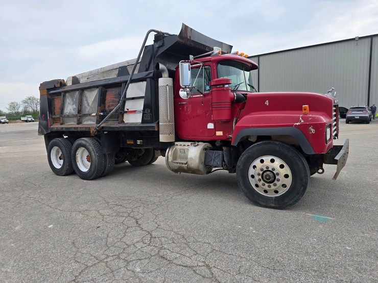 2003-mack-rd688s-image-21
