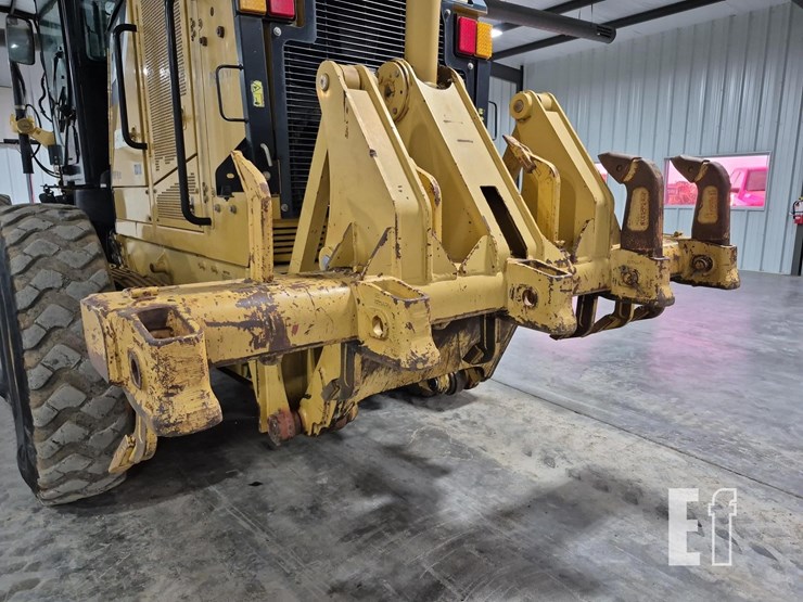 2009-caterpillar-120m-image-14